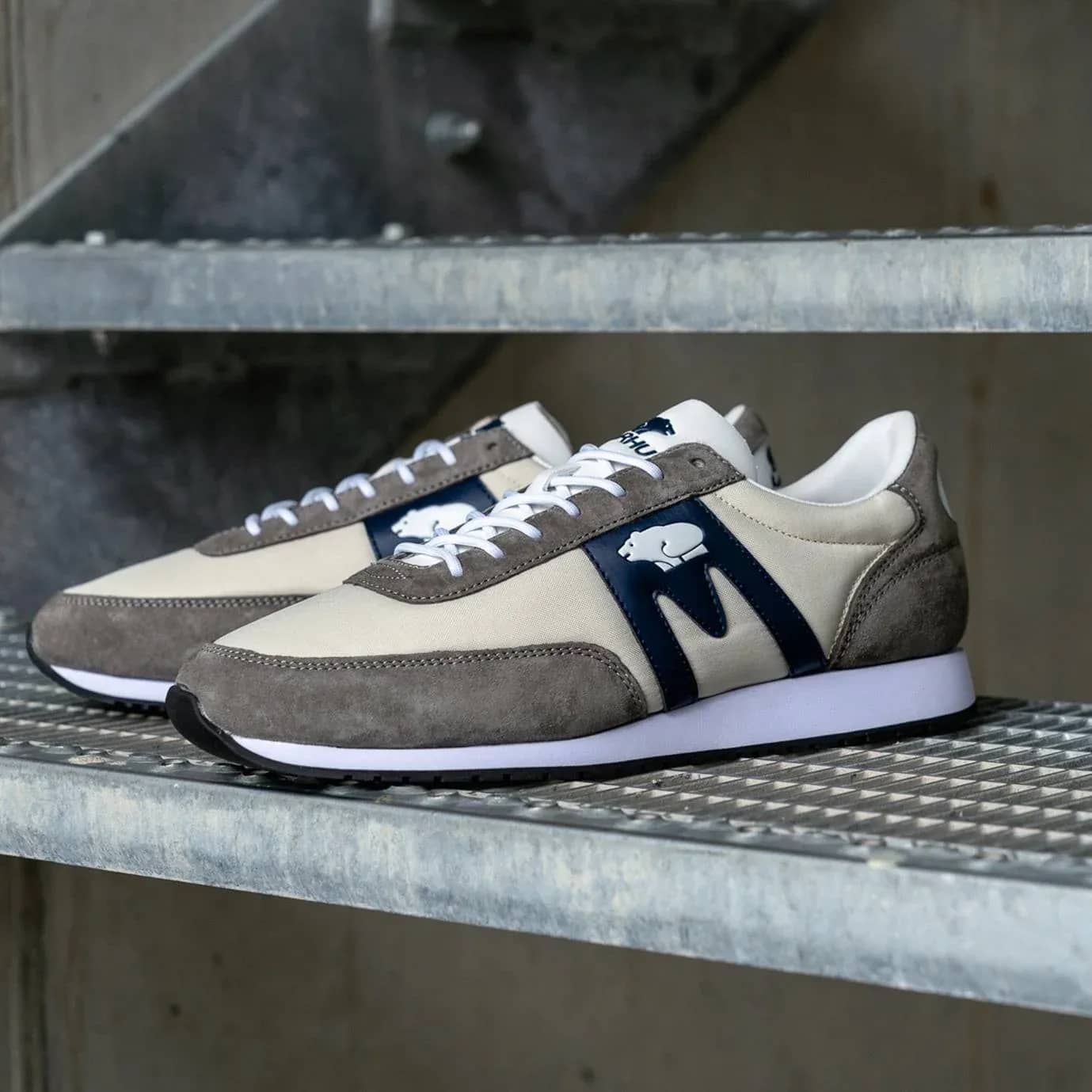 Karhu gri Albatross 82 tekstil sneaker, önden çapraz görünüm