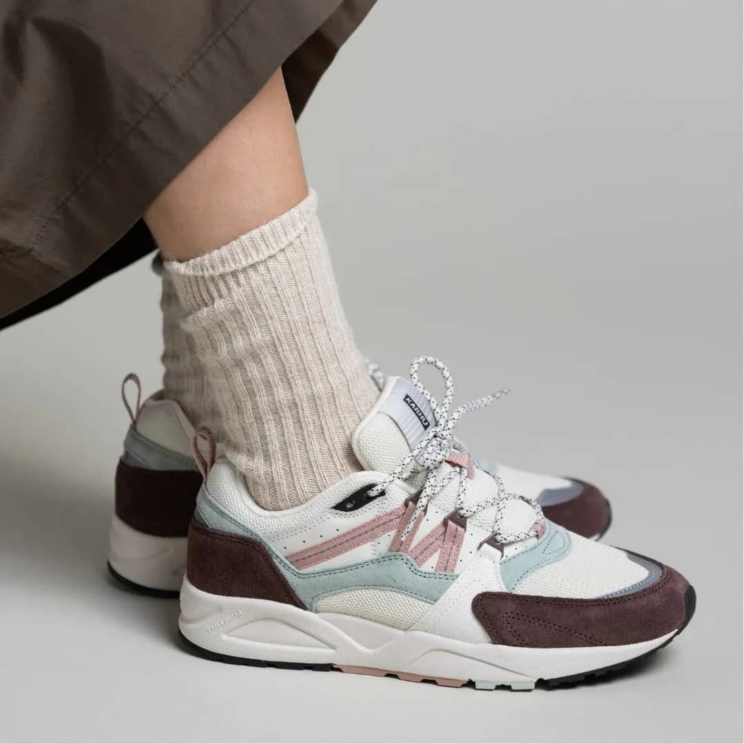 Karhu kahverengi Fusion 2.0 sneaker, önden çapraz görünüm