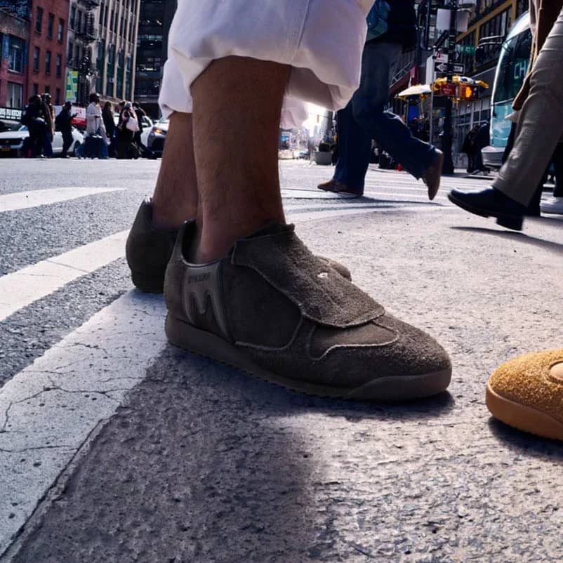 Karhu kahverengi Karhu X Engineered Garments Mestari Slip slip-on sneaker, önden çapraz görünüm
