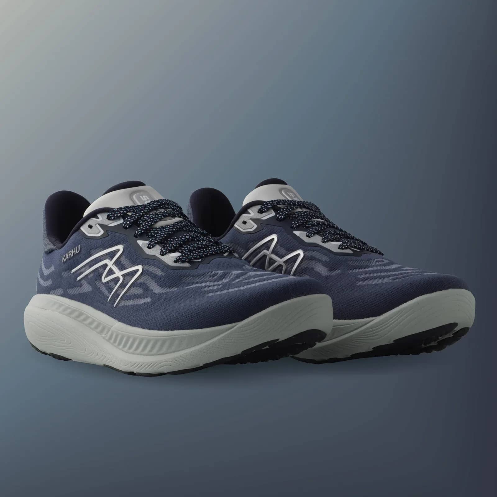 Karhu mavi Men'S Ikoni 3.5 runner sneaker, önden çapraz görünüm