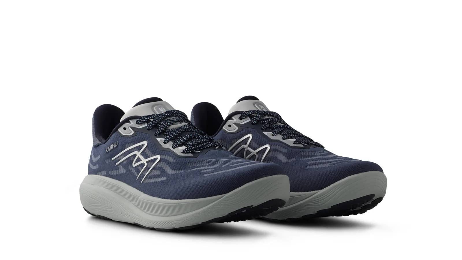 Karhu mavi Men'S Ikoni 3.5 runner sneaker, arkadan çapraz görünüm