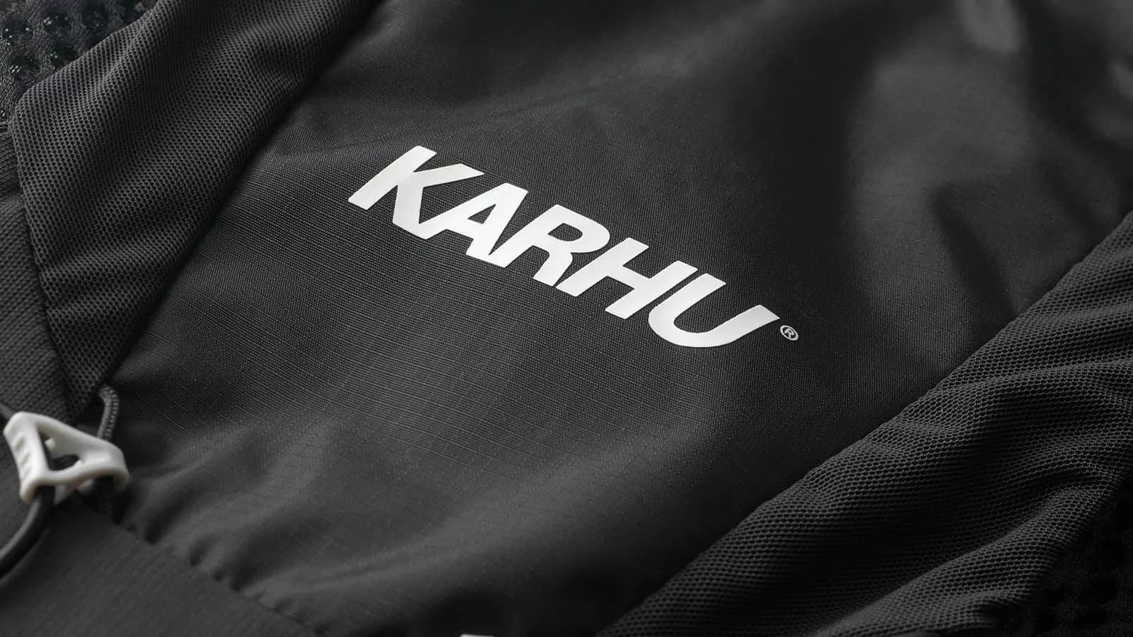 Karhu siyah Karhu X Ferrino Running Vest 5L yelek, detay görünüm