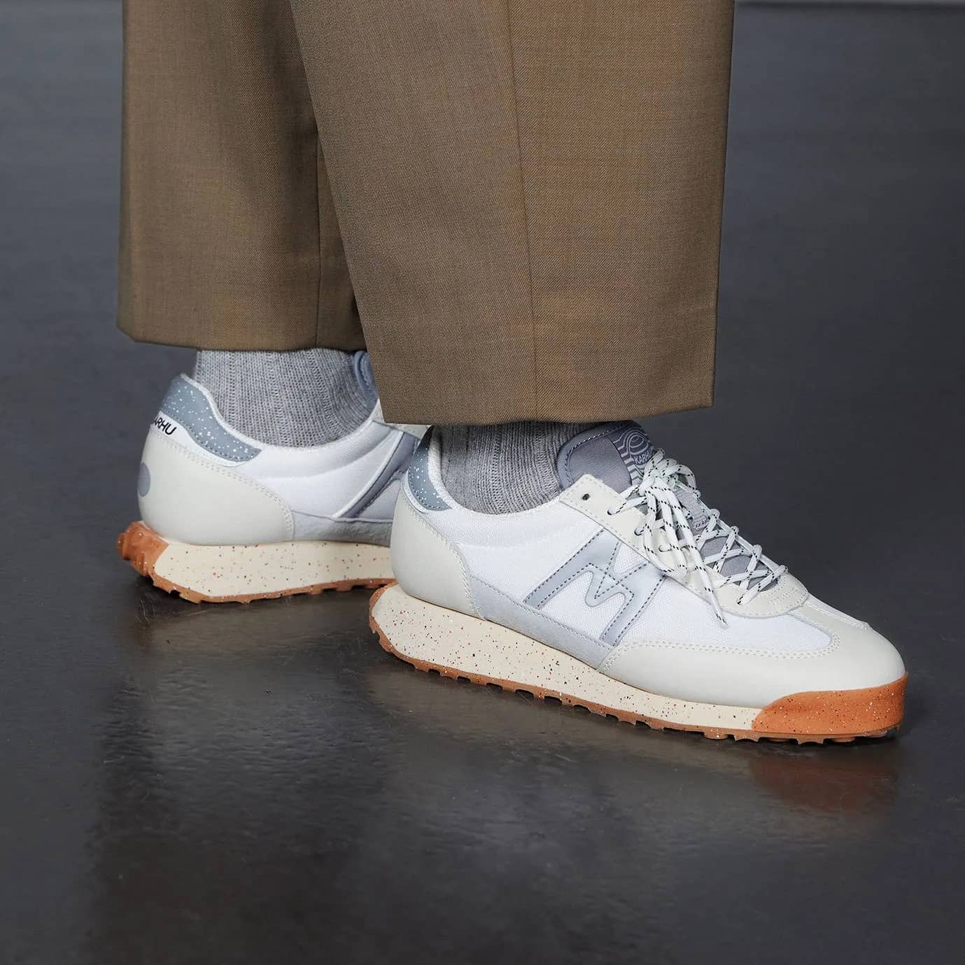 Karhu beyaz Mestari Control "flow State" Pack sneaker, önden çapraz görünüm