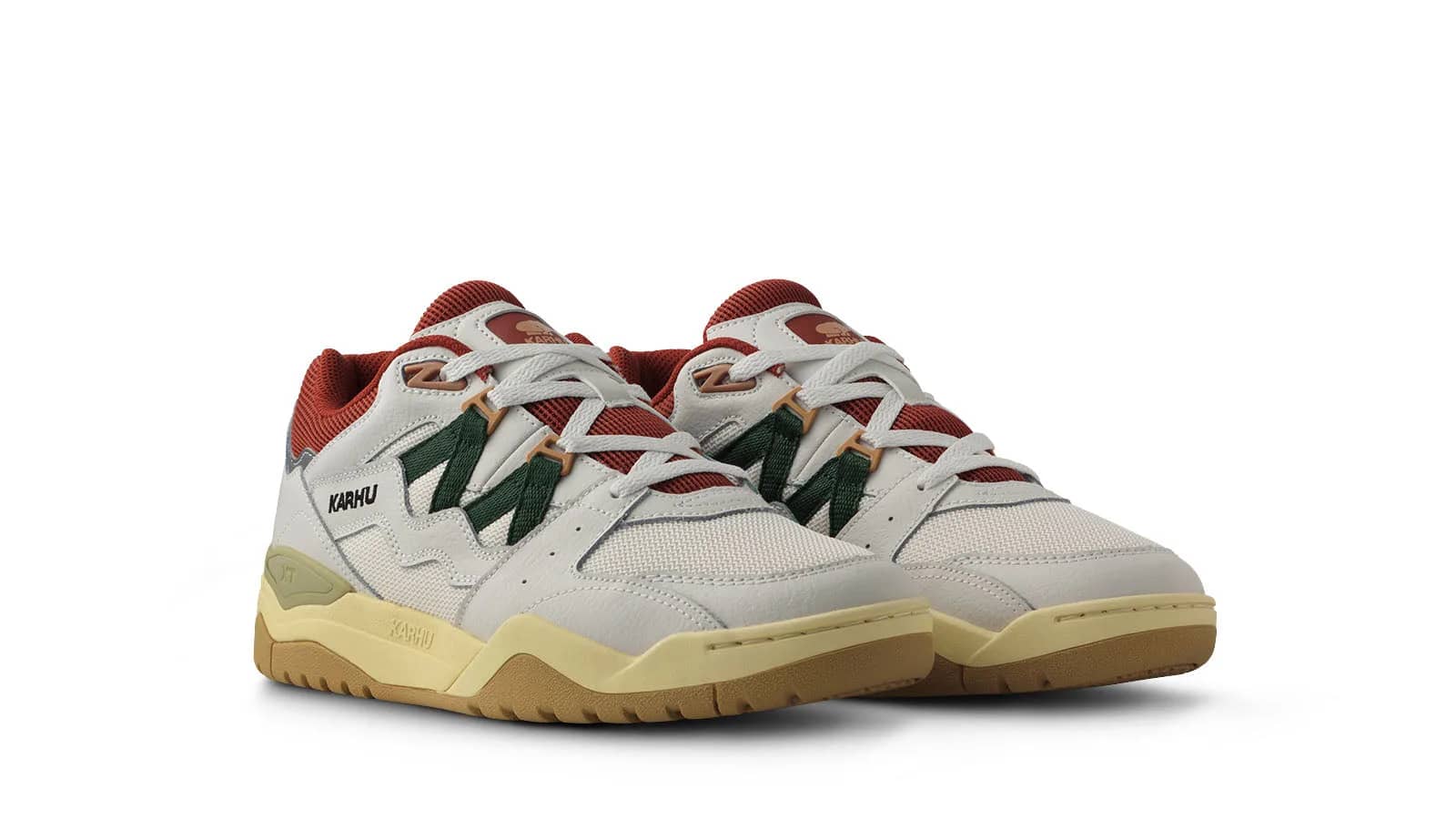 Karhu beyaz Fusion XT sneaker, arkadan çapraz görünüm