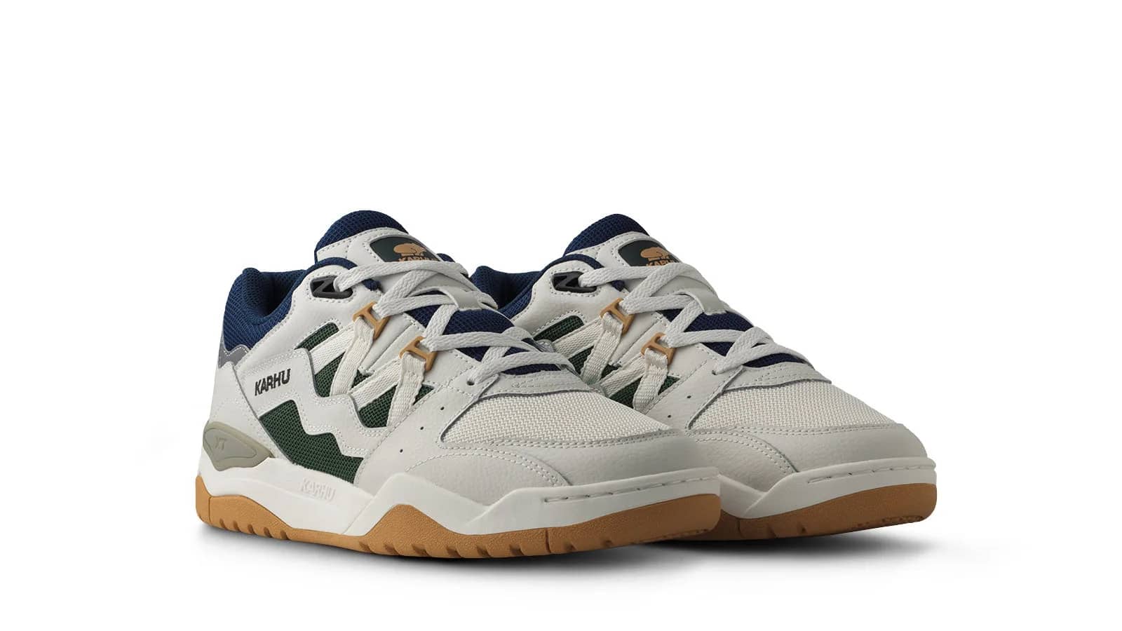 Karhu beyaz Fusion XT sneaker, arkadan çapraz görünüm
