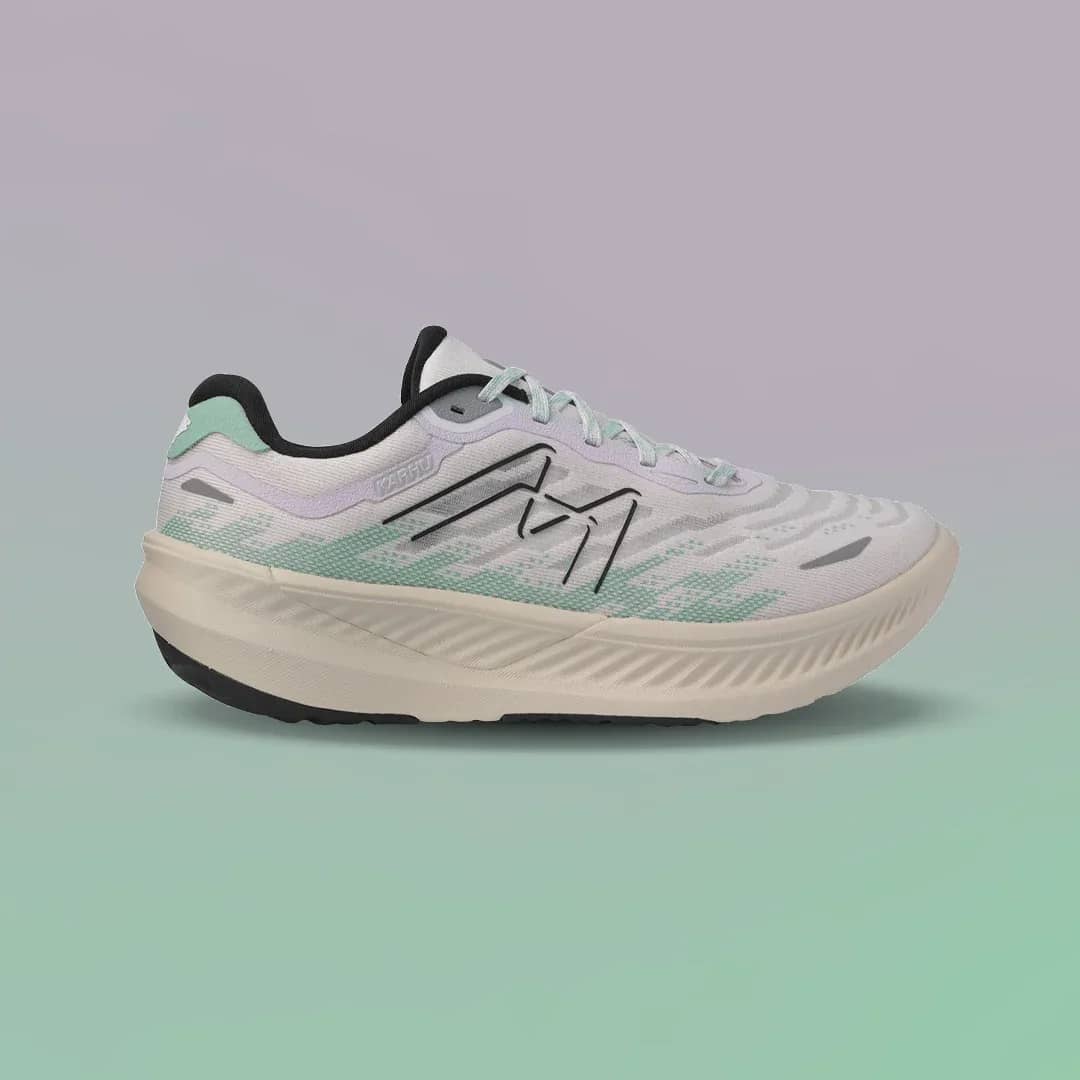 Karhu beyaz Women'S Fusion 4.5 runner sneaker, önden çapraz görünüm