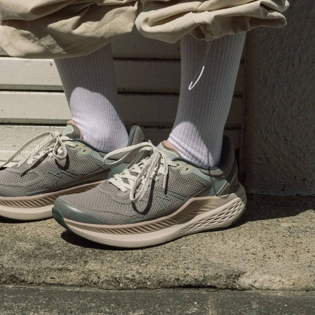 Karhu gri Mestari Run LS sneaker, önden çapraz görünüm