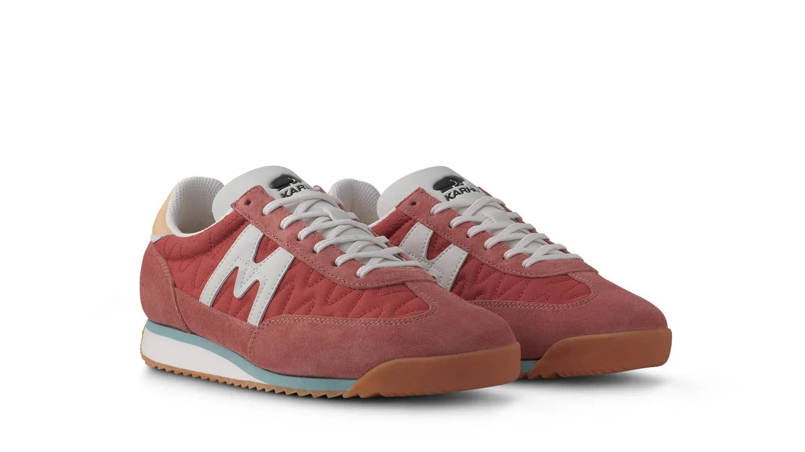 Karhu kahverengi Mestari 76 sneaker, arkadan çapraz görünüm