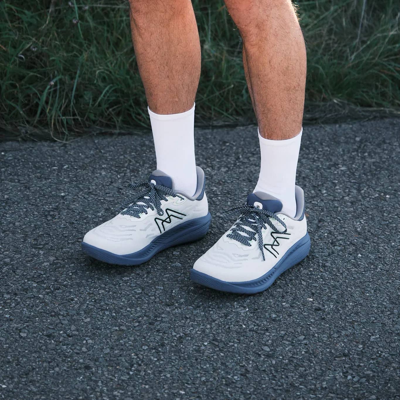 Karhu mavi Men'S Ikoni 3.5 runner sneaker, önden çapraz görünüm