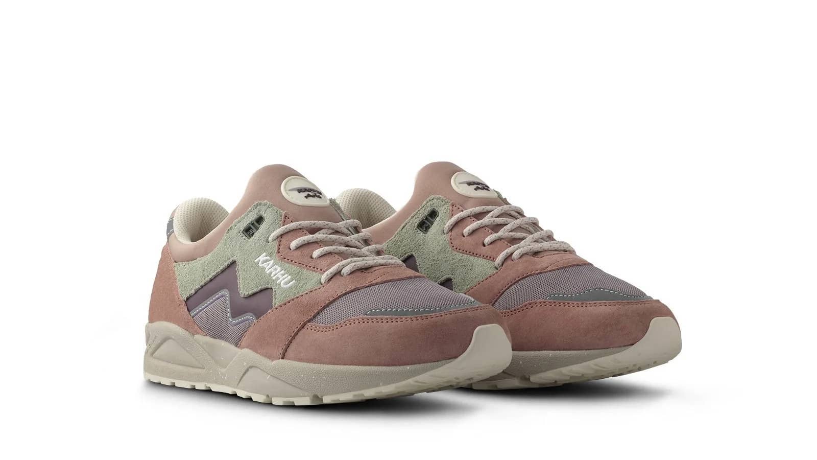 Karhu vizon Aria 95 sneaker, arkadan çapraz görünüm