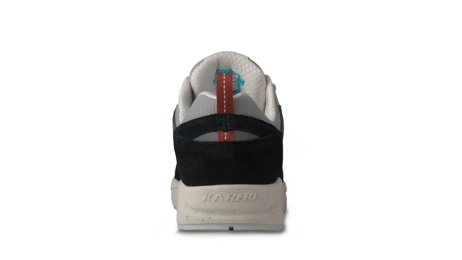 Karhu siyah Fusion 2.0 sneaker, önden çapraz görünüm
