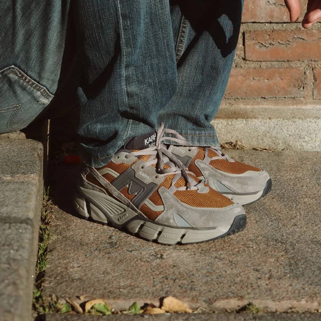 Karhu gri Super Fulcrum sneaker, önden çapraz görünüm