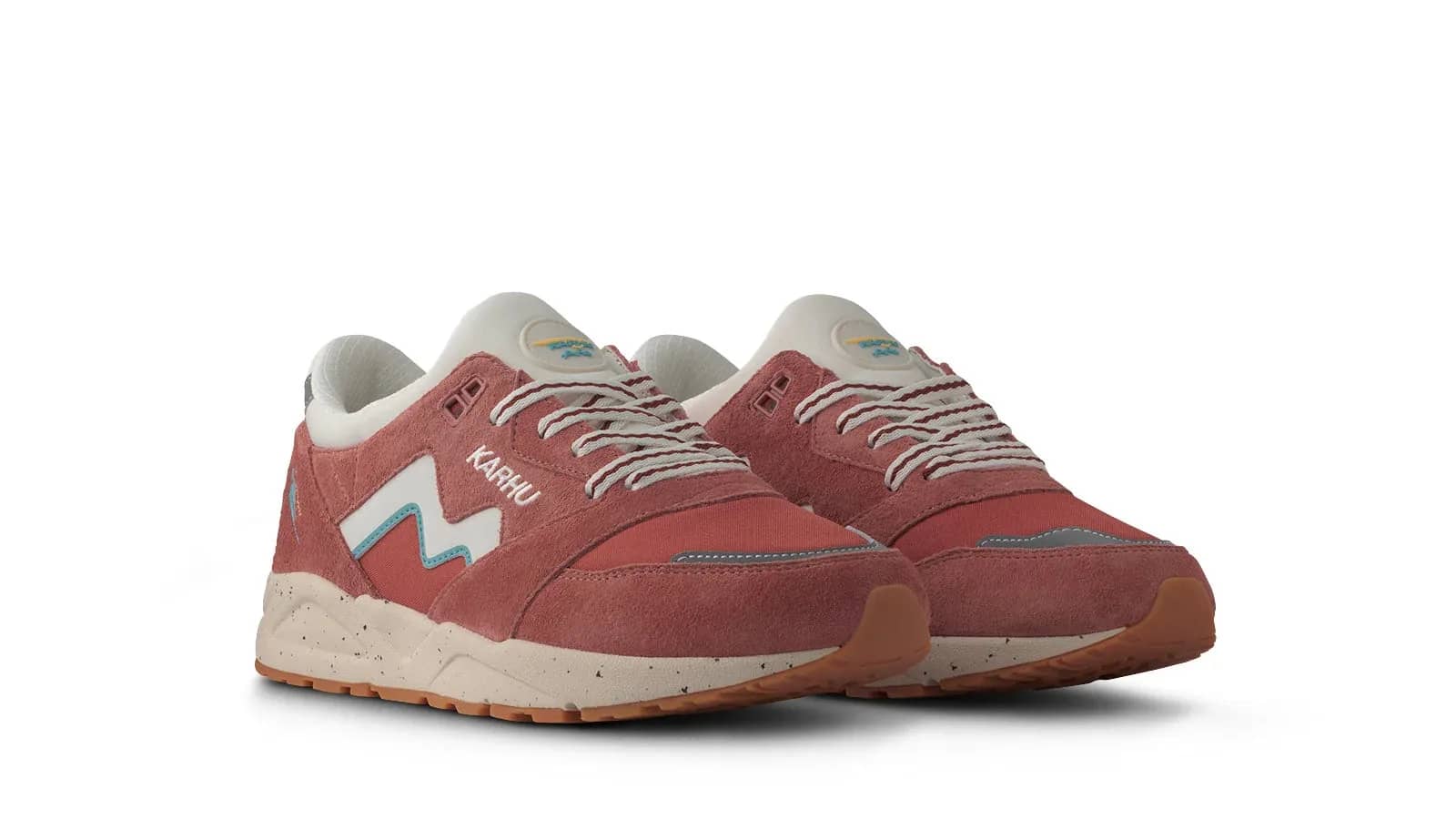 Karhu kahverengi Aria 95 sneaker, arkadan çapraz görünüm