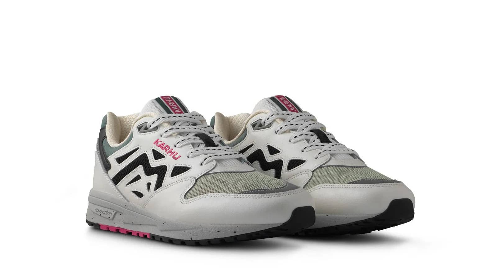Karhu beyaz Legacy 96 sneaker, arkadan çapraz görünüm
