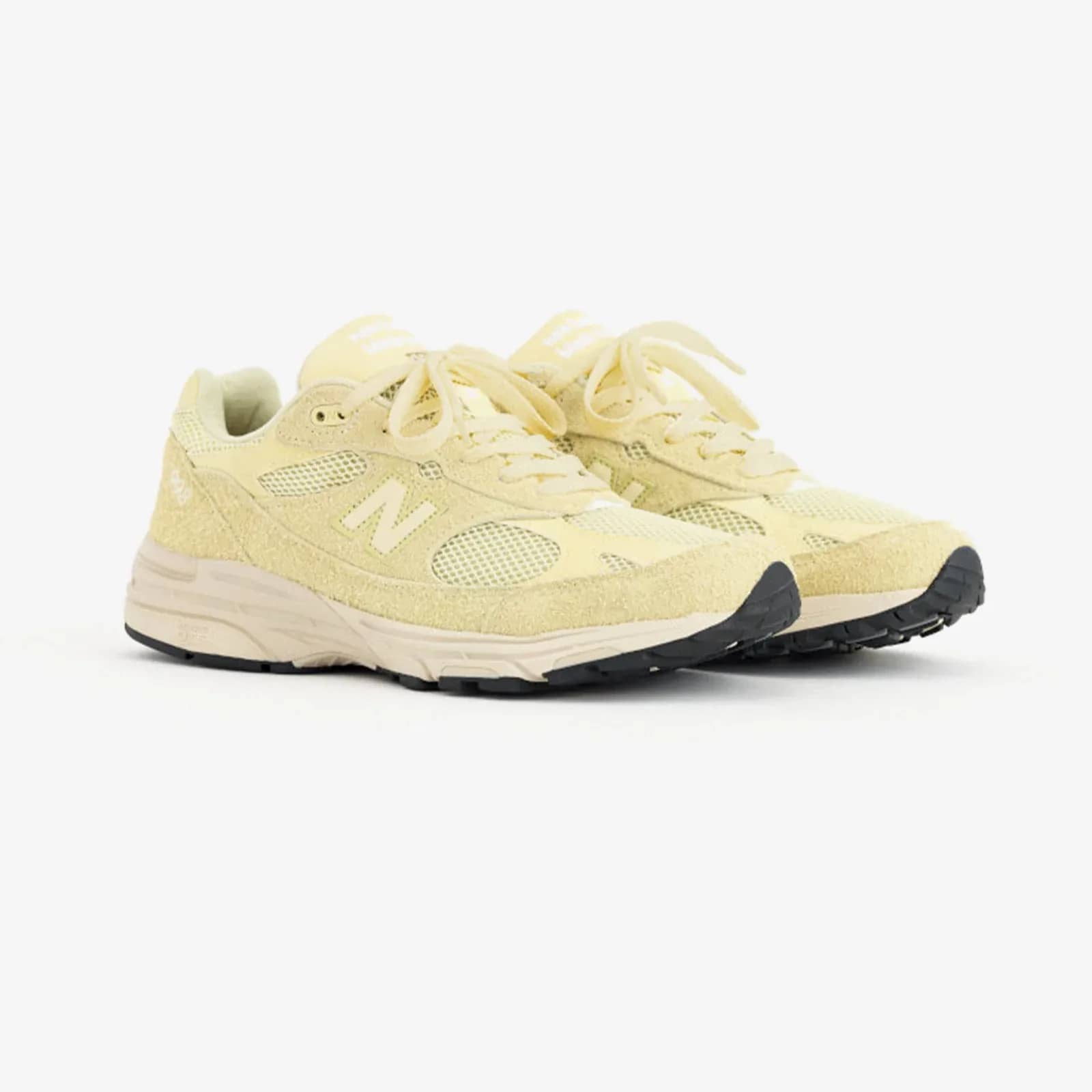 New Balance sarı Made in USA 993 sneaker, önden çapraz görünüm