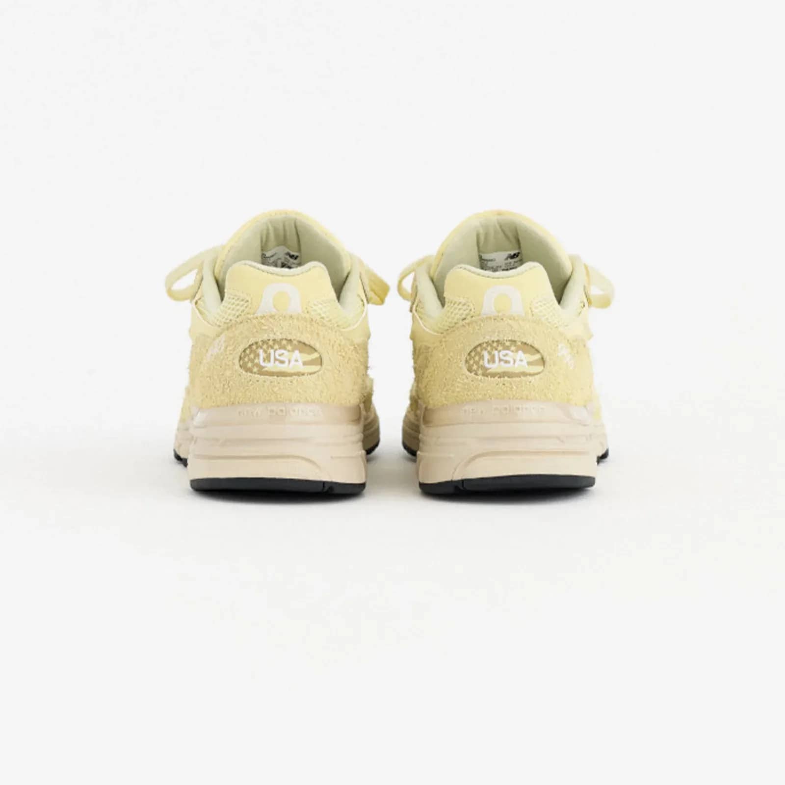 New Balance sarı Made in USA 993 sneaker, arkadan çapraz görünüm