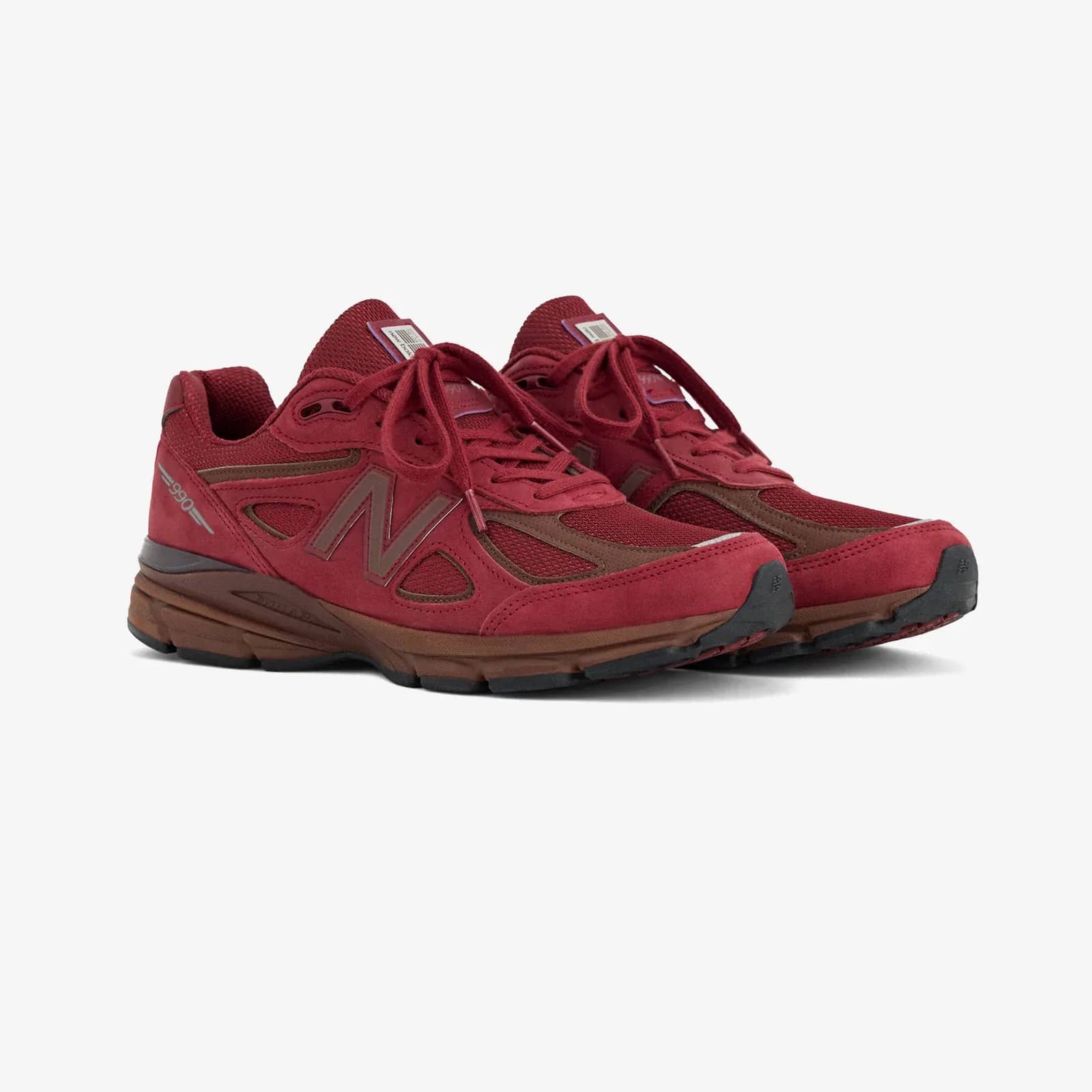 New Balance bordo Made in USA 990v4 sneaker, önden çapraz görünüm