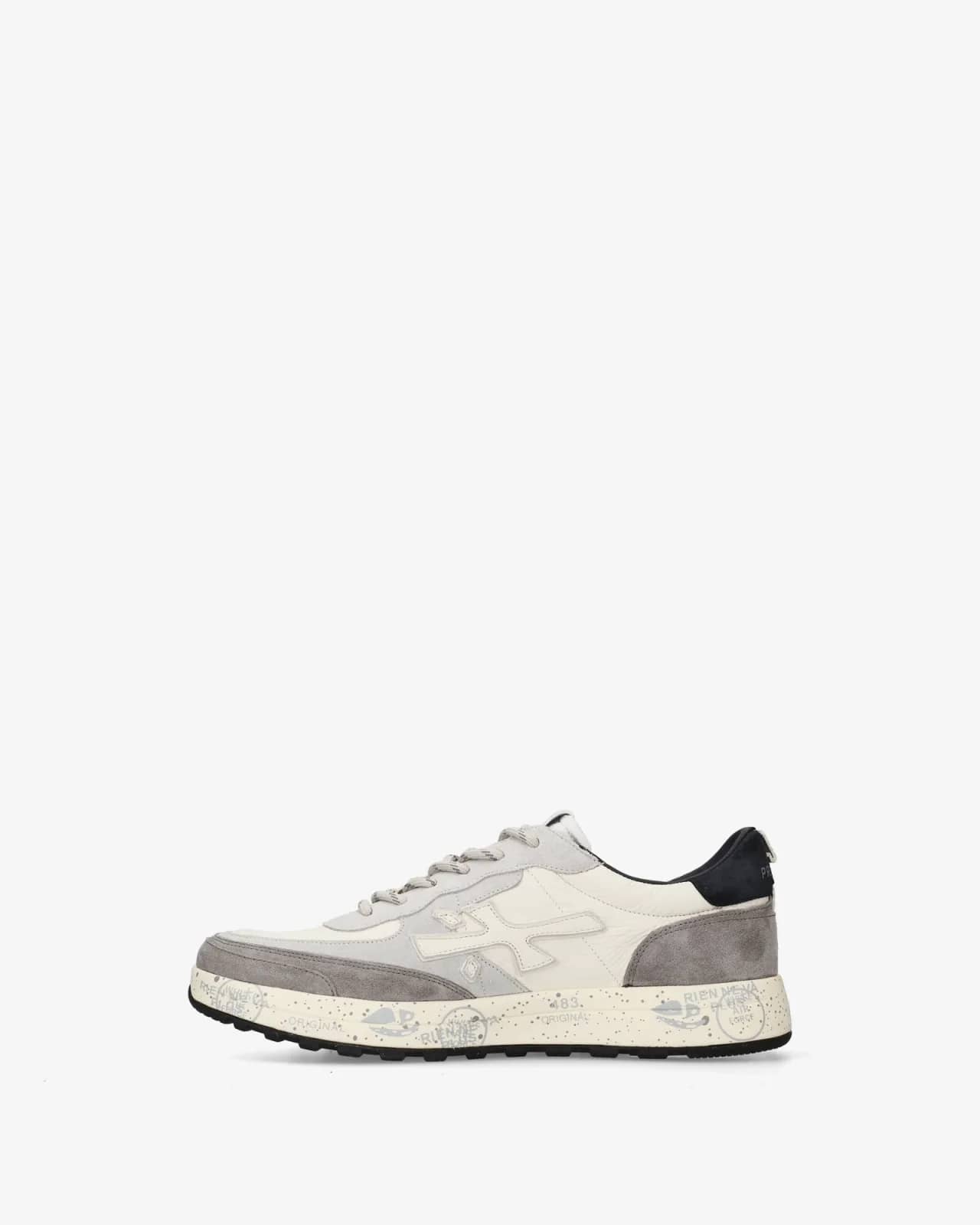 Premiata beyaz Nous sneaker, arkadan çapraz görünüm