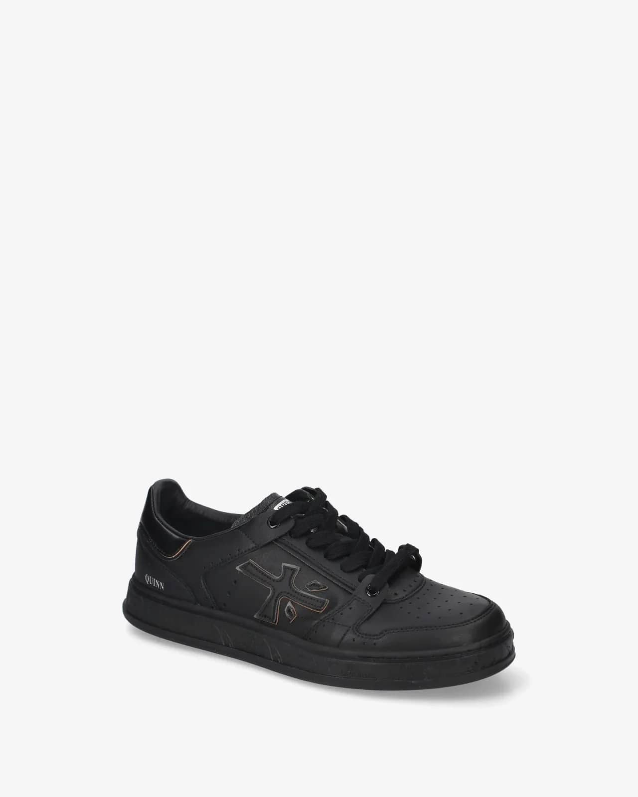 Premiata siyah Quinn sneaker, önden çapraz görünüm