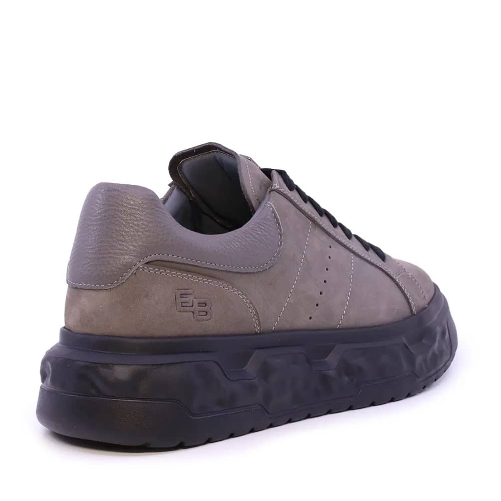 Enzo Bertini gri premium nubuk sneaker, arkadan çapraz görünüm